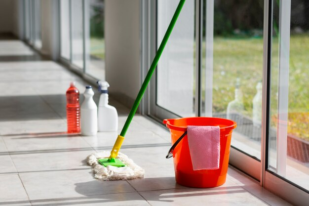 Limpeza de Pisos: Escolhendo os Produtos Certos Para Cada Tipo